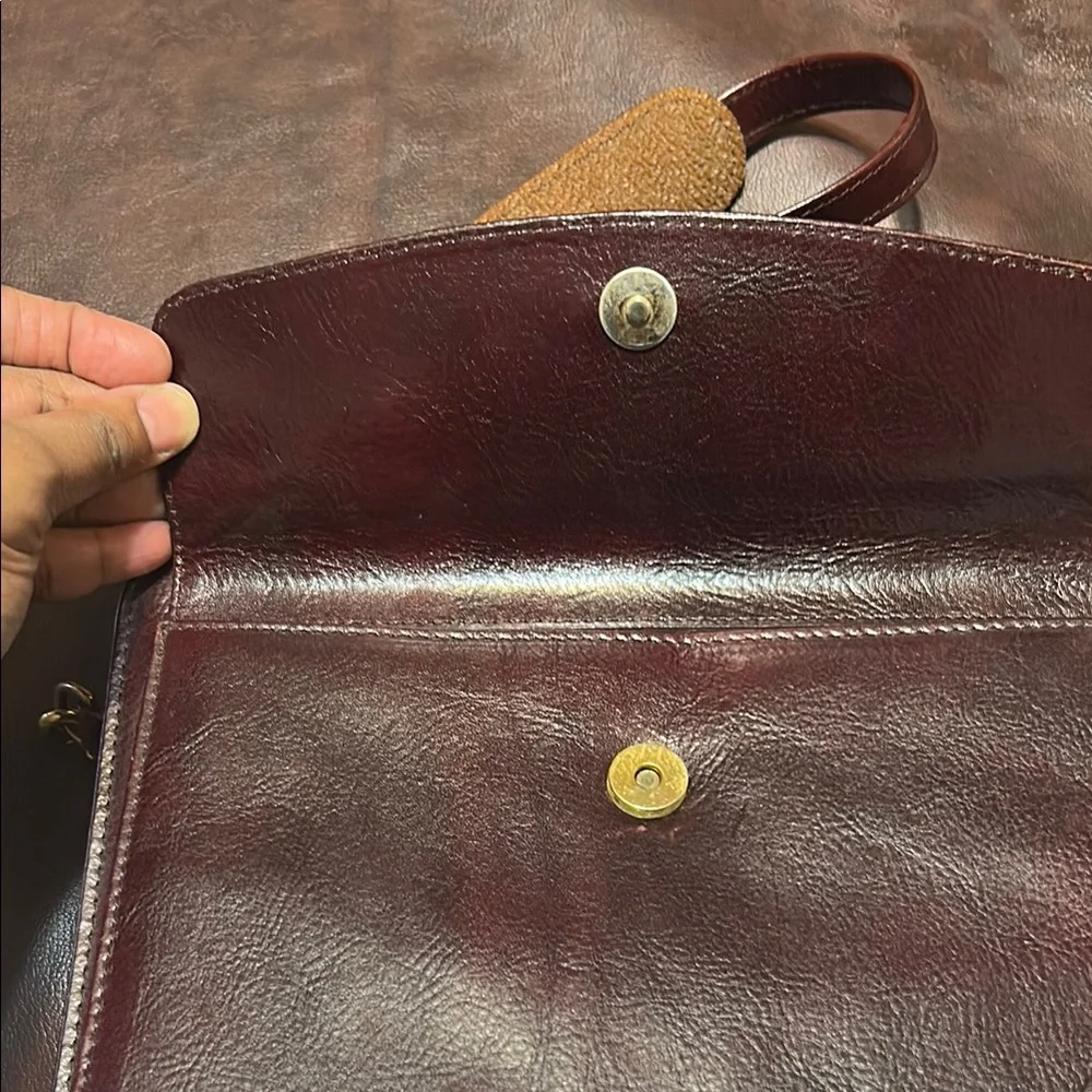 Franklin Covey Men's Brown Leather Messenger Bag with Tan Shoulder Pad